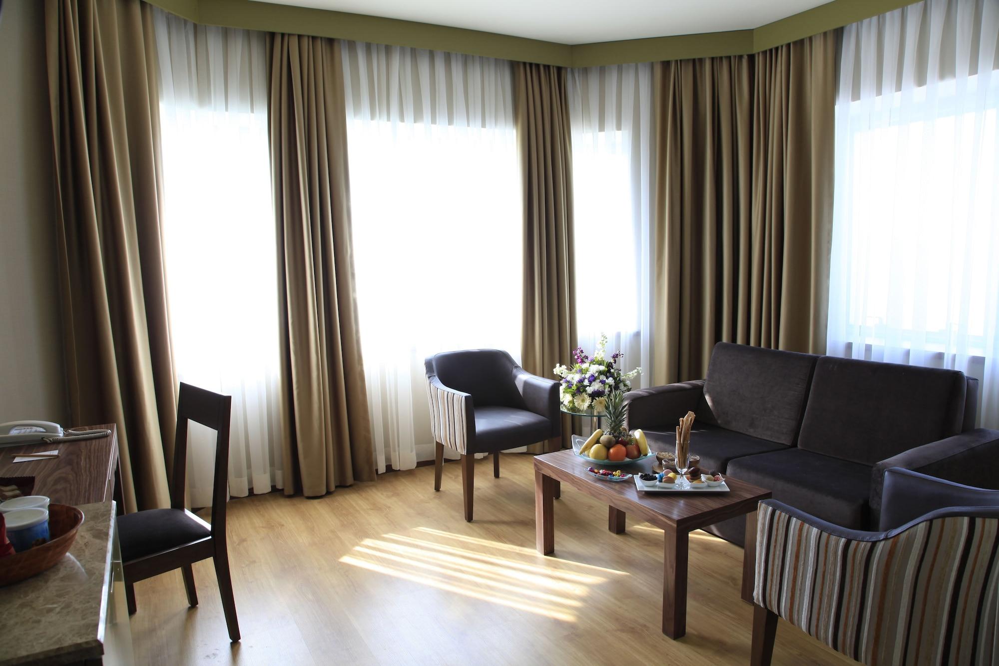 Kolin & Convention Center צ'נקלה